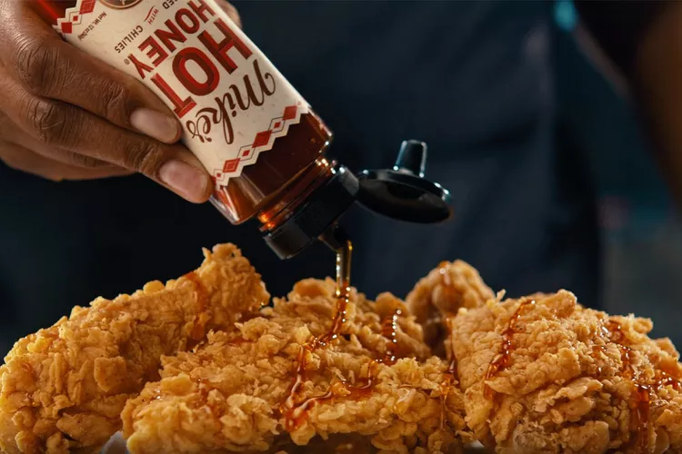 KFC Bertaruh pada Rasa Panas dan Manis untuk Kolaborasi Ayam Terbarunya – Tepat pada Hari Pertandingan